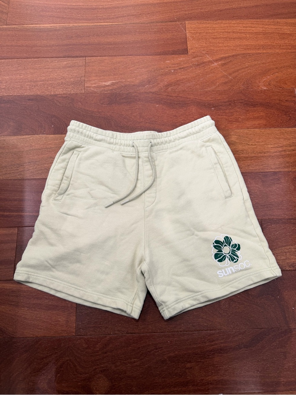 H&M matcha cream Shorts with Floral Logo